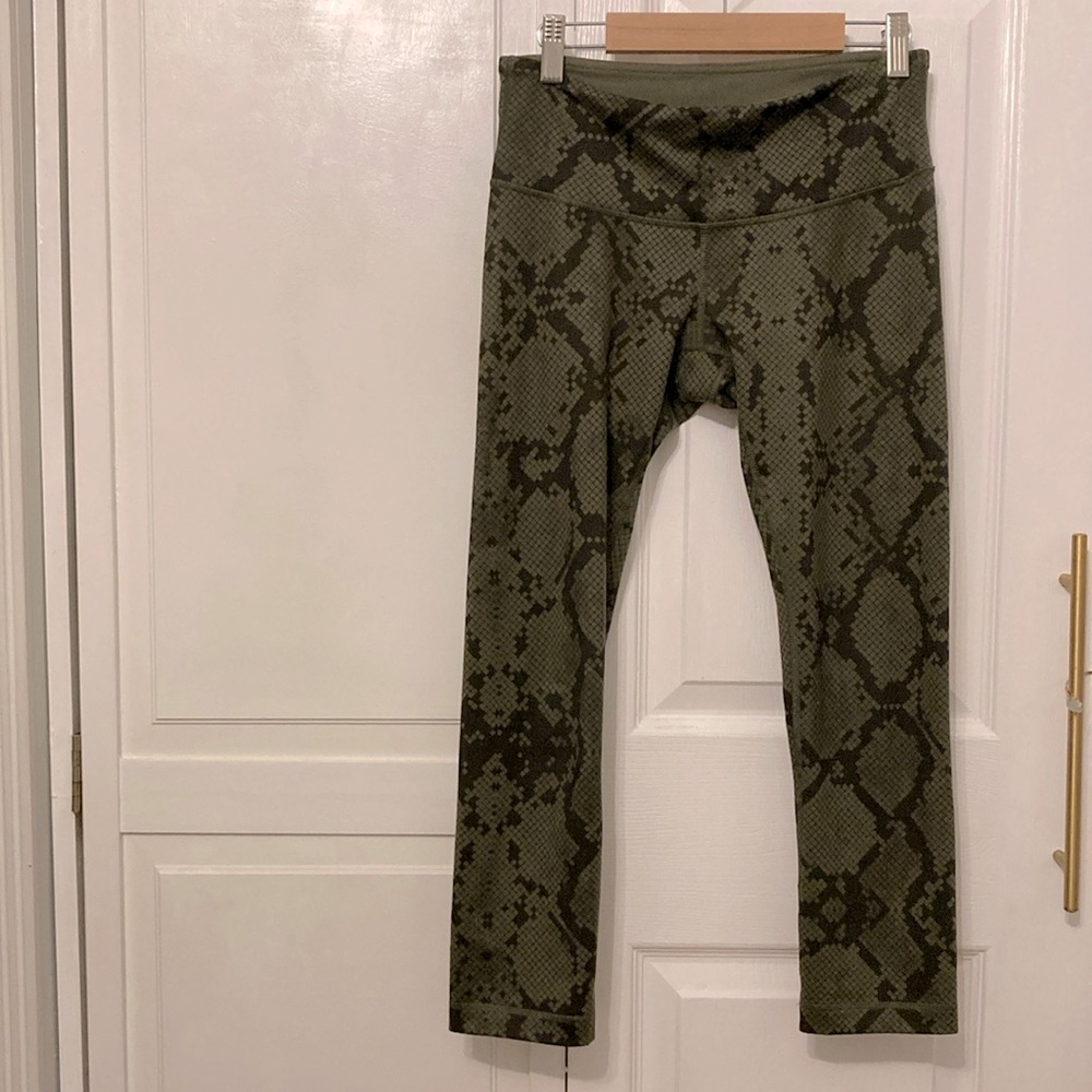 Lululemon Wunder Under Snakeskin Capri